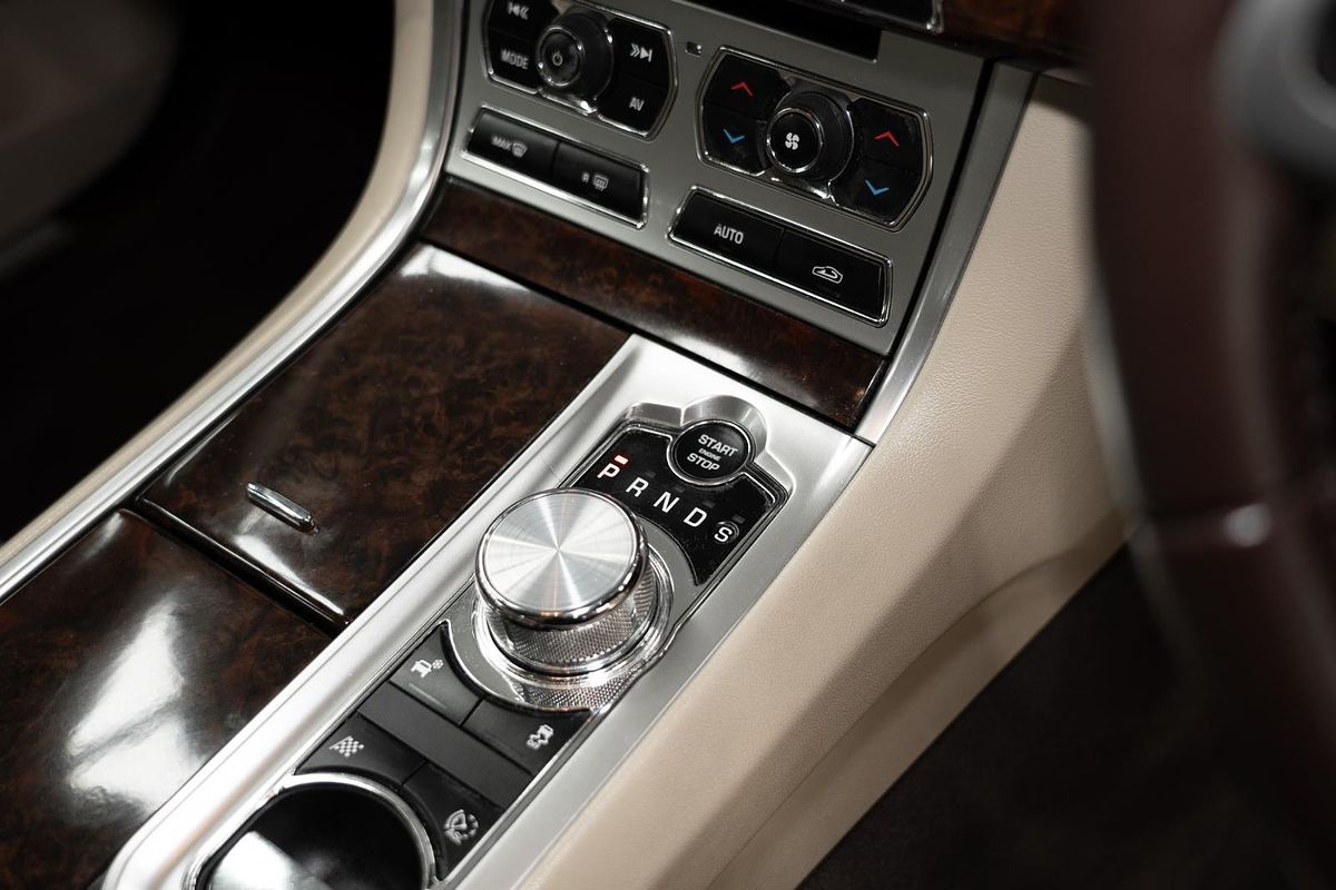 2013 Jaguar XF Premium Luxury X250