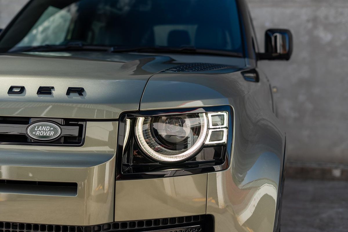 2023 Land Rover Defender 90 P400 X-Dynamic SE L663