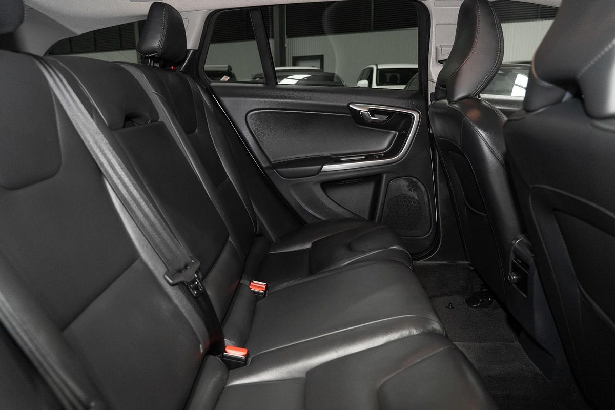 2017 Volvo V60 Cross Country D4