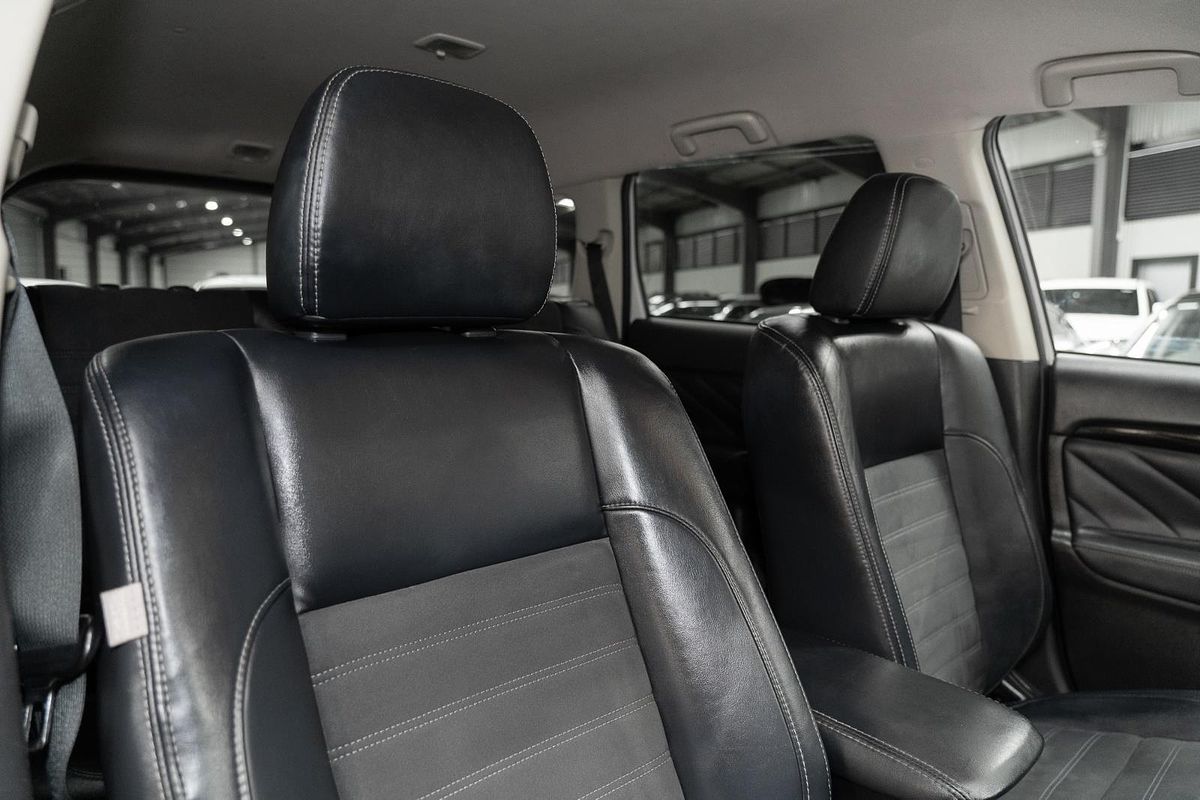 2017 Mitsubishi Outlander PHEV LS ZK