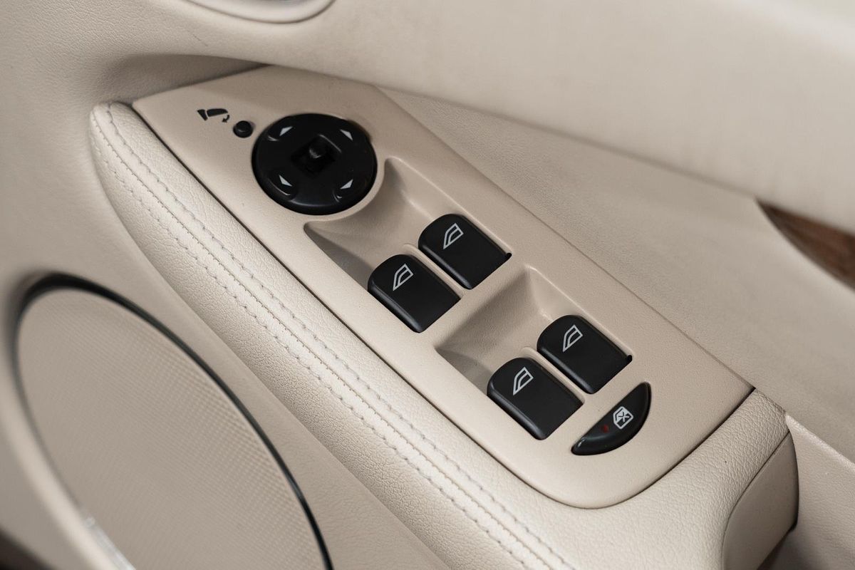2008 Jaguar X-Type LE X400