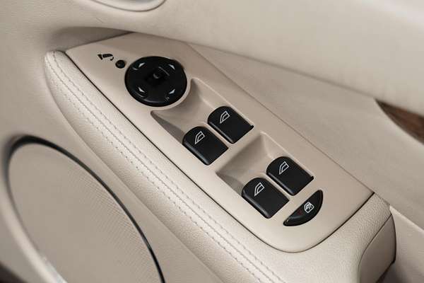 2007 Jaguar X-Type LE X400