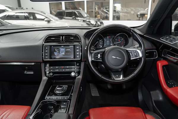 2017 Jaguar F-PACE 30d R-Sport X761