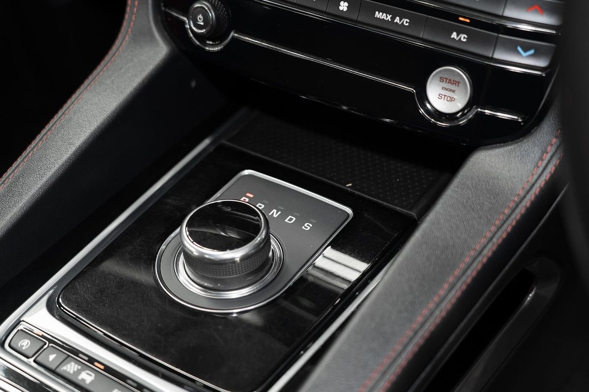 2016 Jaguar F-PACE 30d R-Sport X761
