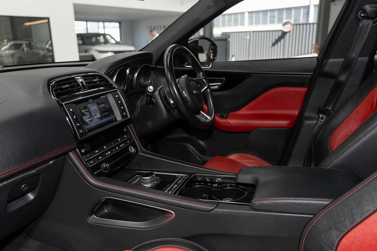 2016 Jaguar F-PACE 30d R-Sport X761