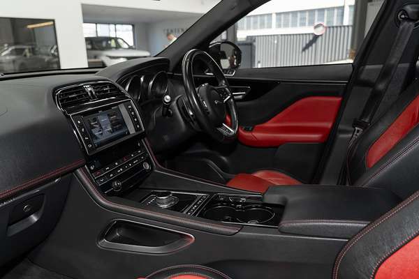 2017 Jaguar F-PACE 30d R-Sport X761