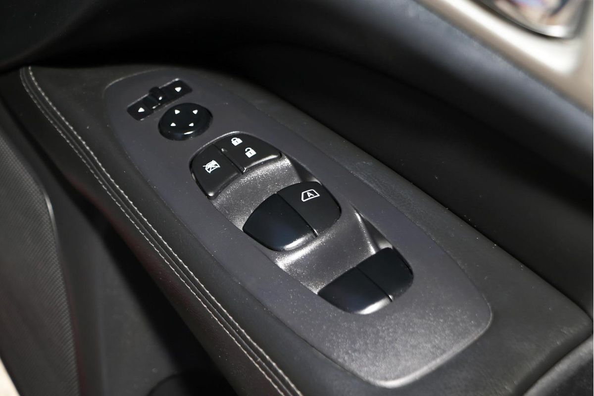 2015 Nissan Pathfinder ST-L R52