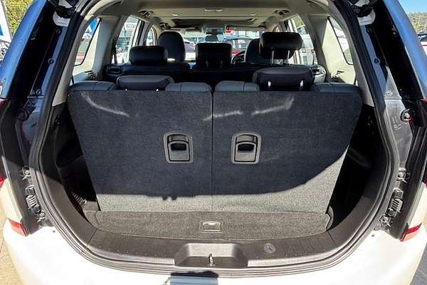 2021 Mahindra XUV500 W10