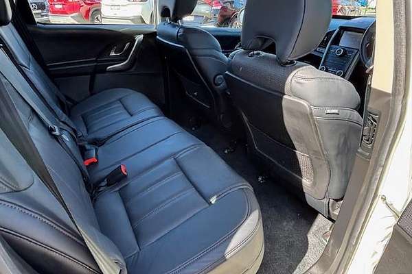 2021 Mahindra XUV500 W10