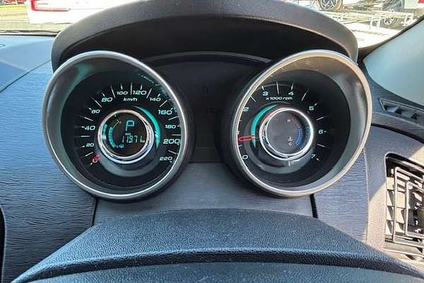 2021 Mahindra XUV500 W10