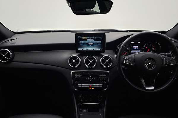 2017 Mercedes-Benz GLA-Class GLA180 X156