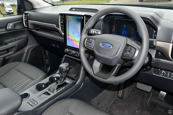 2025 Ford Everest Ambiente