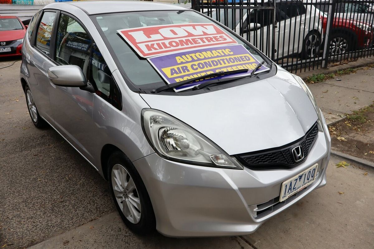 2014 Honda Jazz Vibe GE MY12 Update