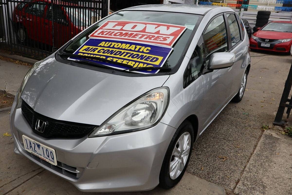 2014 Honda Jazz Vibe GE MY12 Update