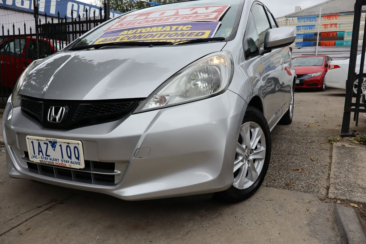 2014 Honda Jazz Vibe GE MY12 Update