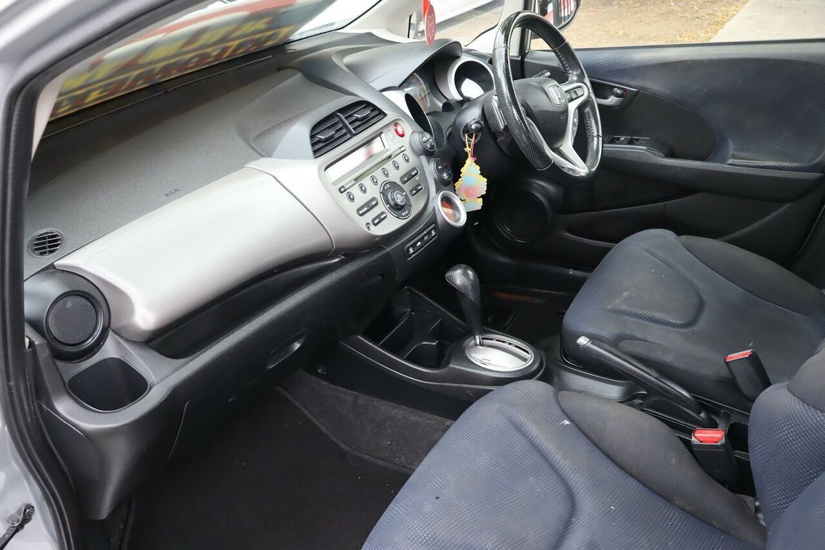 2014 Honda Jazz Vibe GE MY12 Update
