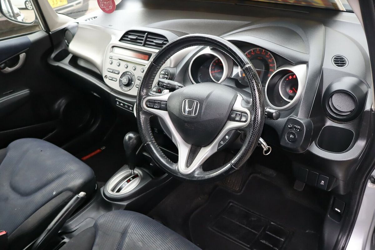 2014 Honda Jazz Vibe GE MY12 Update
