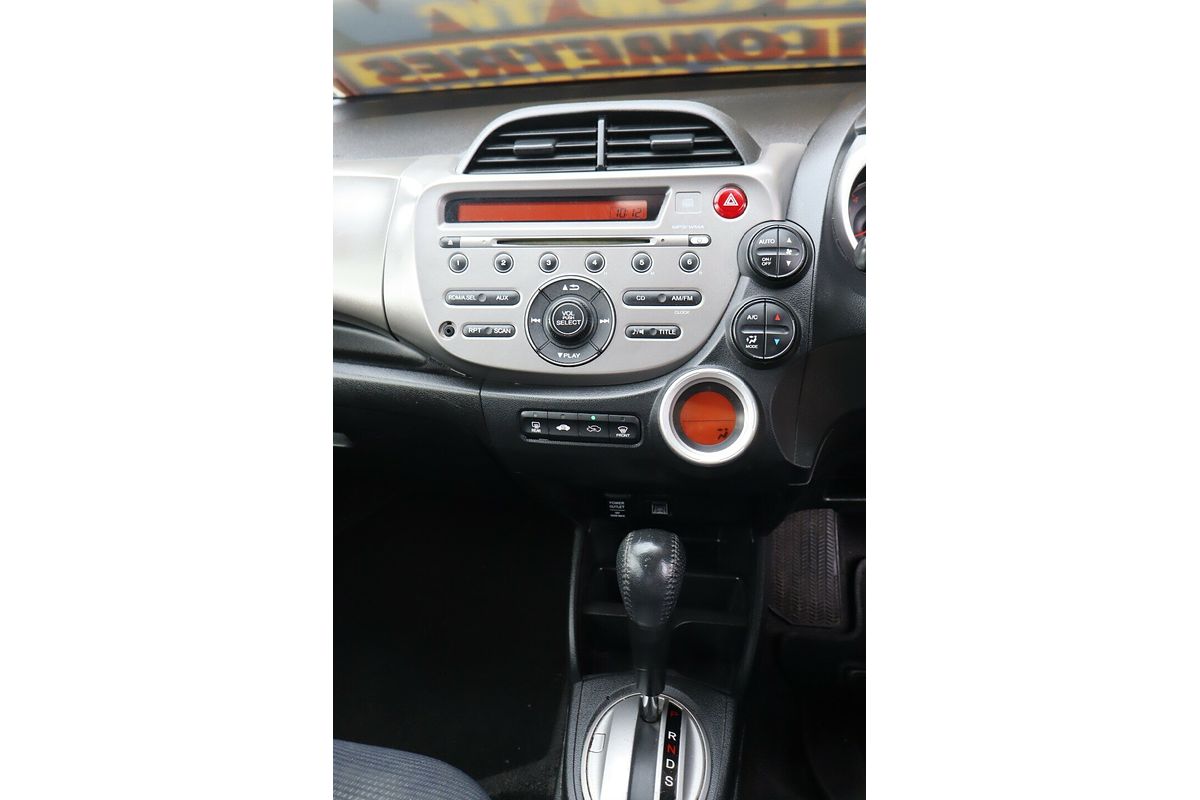 2014 Honda Jazz Vibe GE MY12 Update