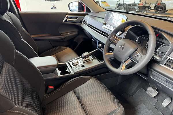 2025 Mitsubishi Outlander LS ZM