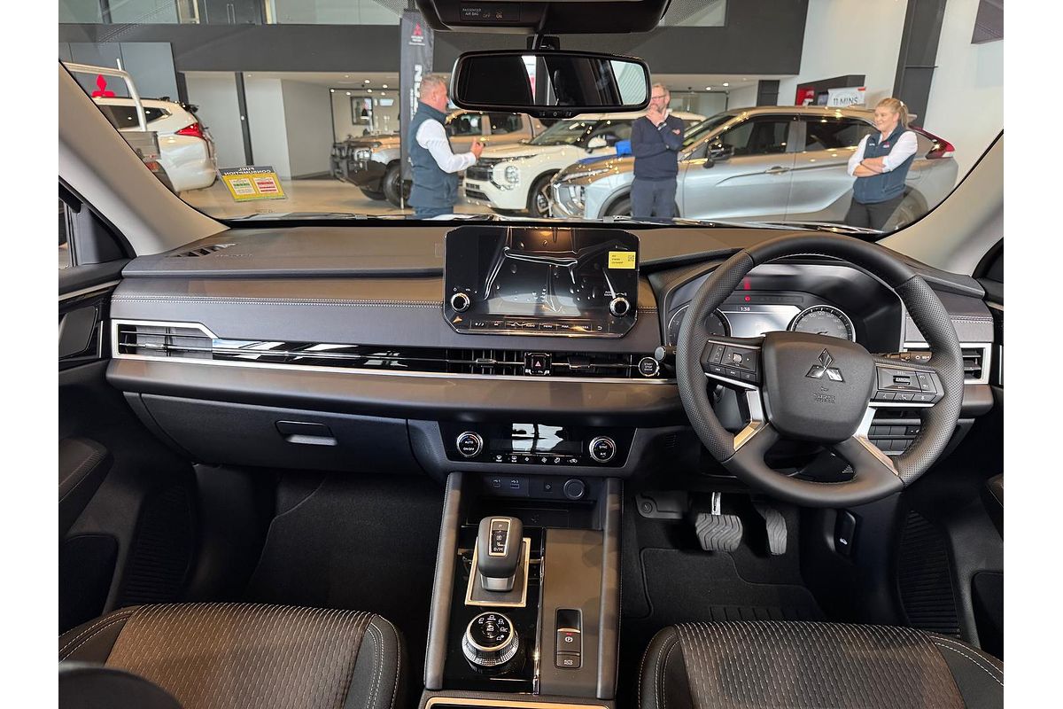 2025 Mitsubishi Outlander LS ZM