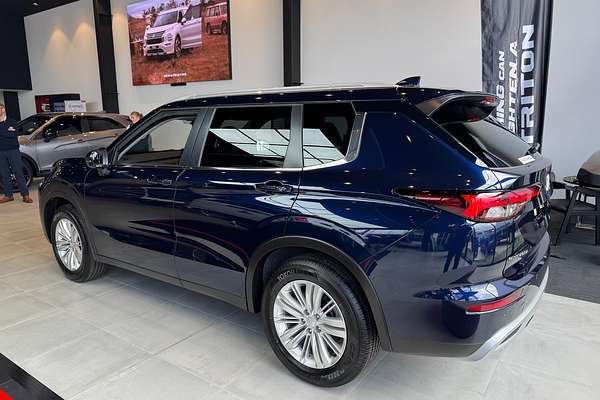 2025 Mitsubishi Outlander LS ZM