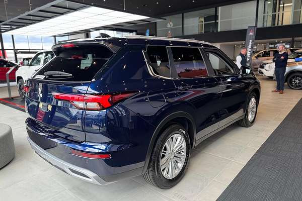 2025 Mitsubishi Outlander LS ZM