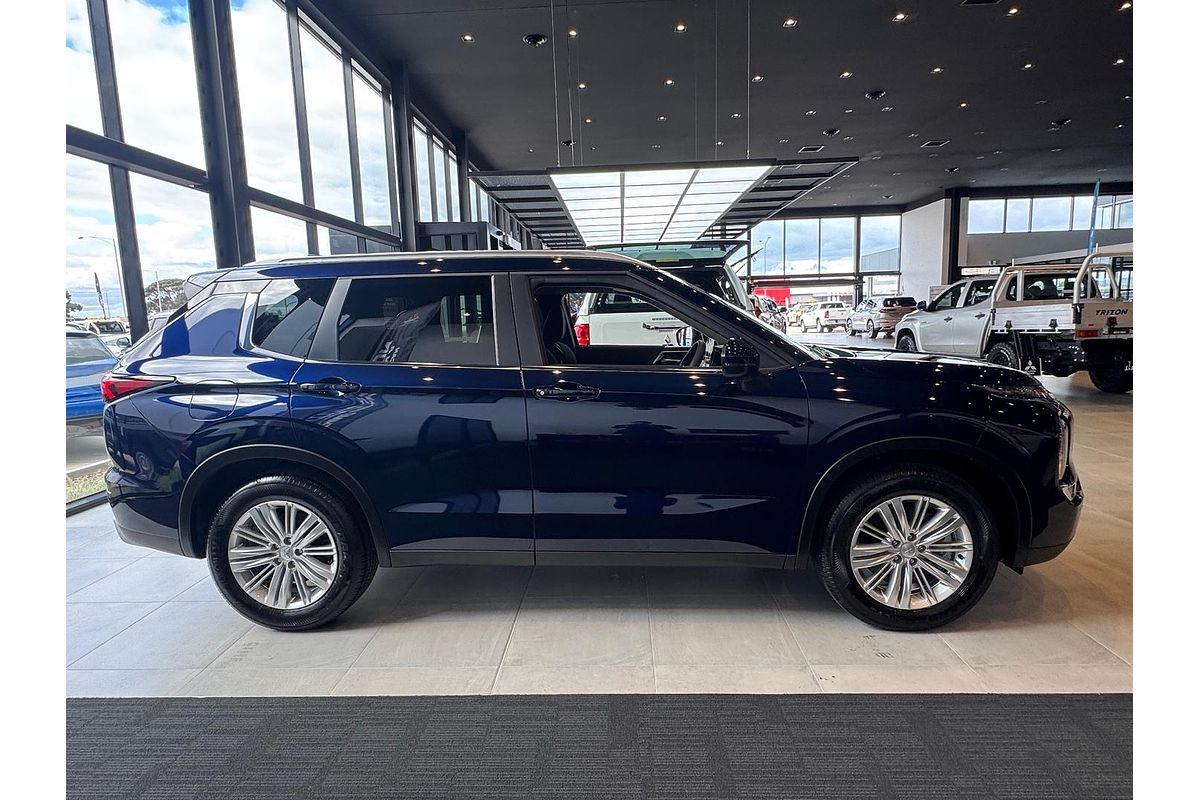 2025 Mitsubishi Outlander LS ZM