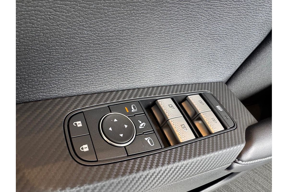 2025 Mitsubishi Outlander LS ZM