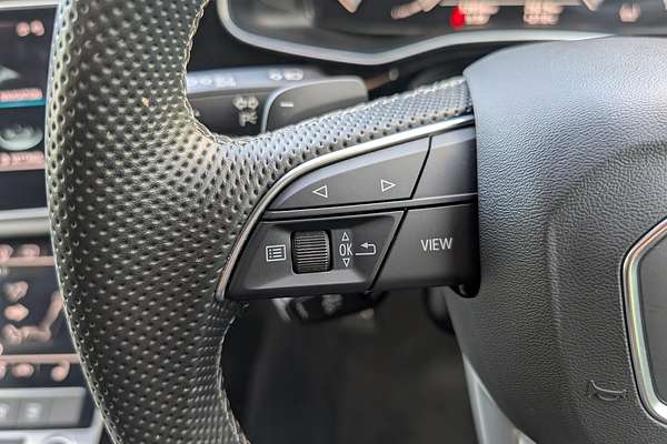 2023 Audi Q7 55 TFSI S line 4M