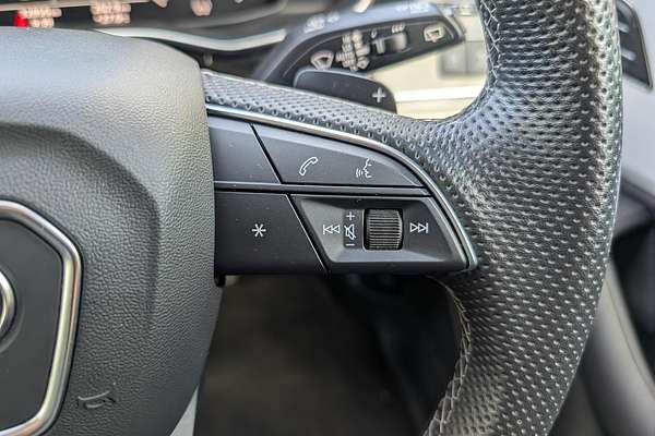 2023 Audi Q7 55 TFSI S line 4M