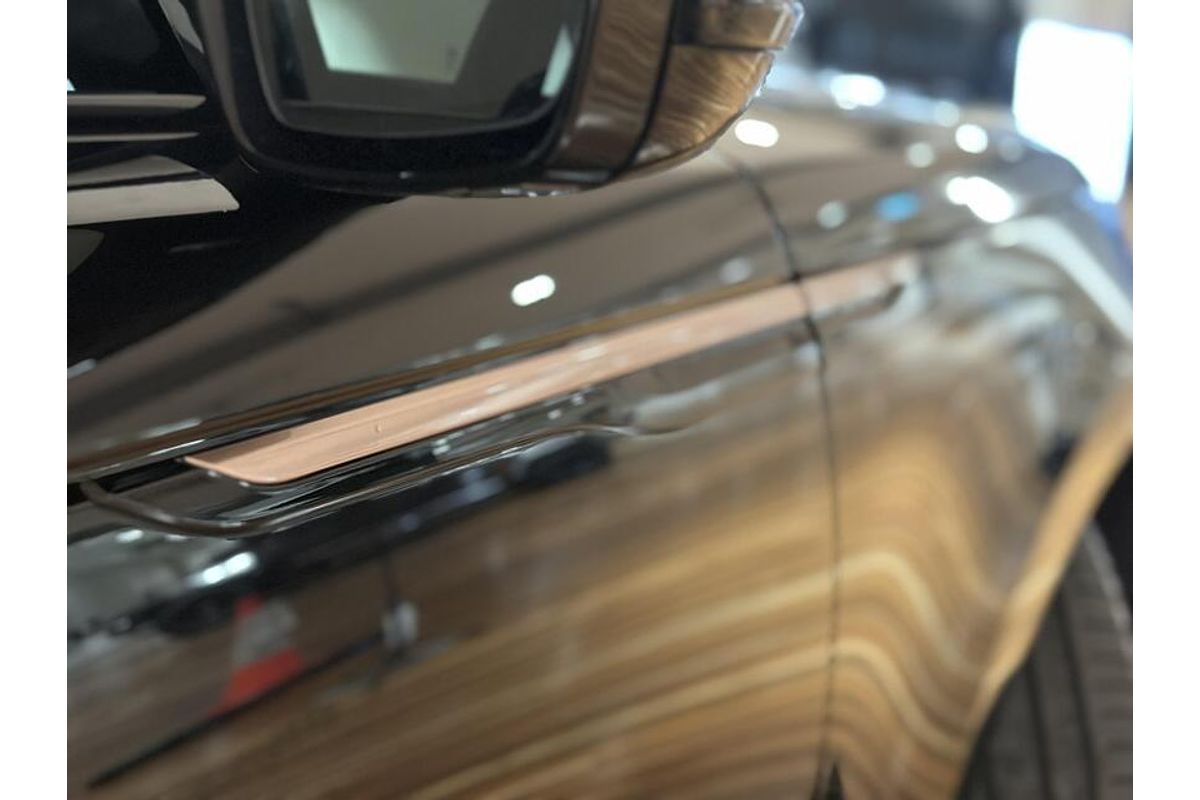 2018 Land Rover Range Rover Velar P300 R-Dynamic SE L560