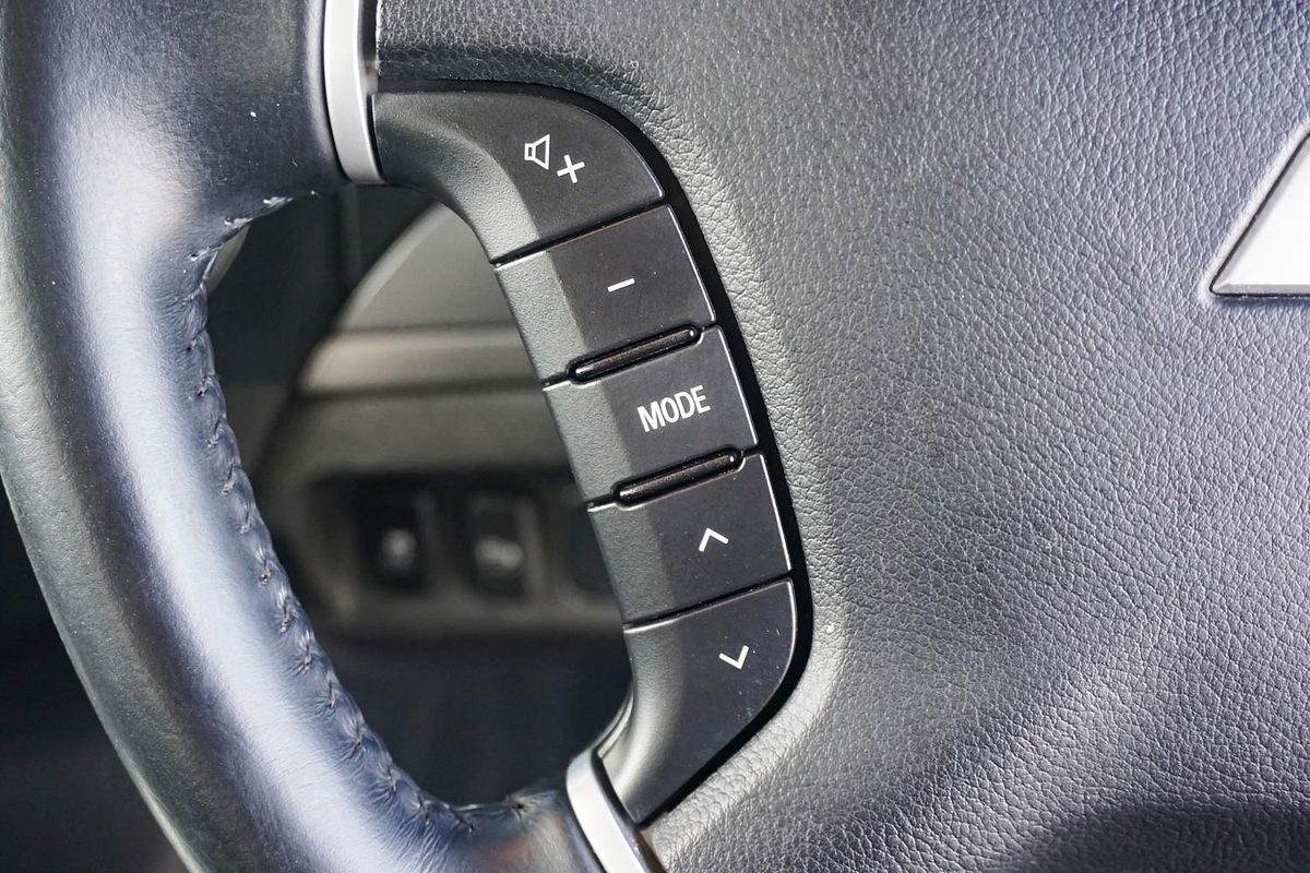 2017 Mitsubishi Pajero GLS NX