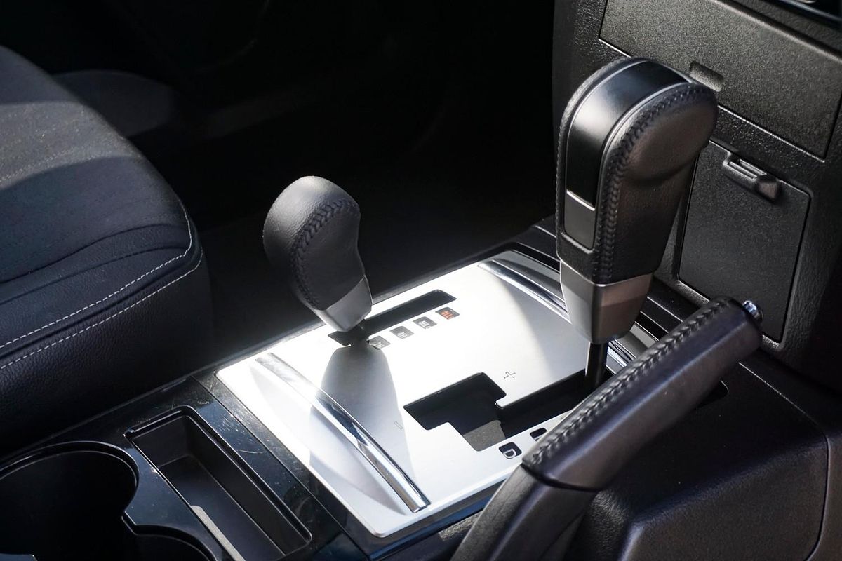 2017 Mitsubishi Pajero GLS NX