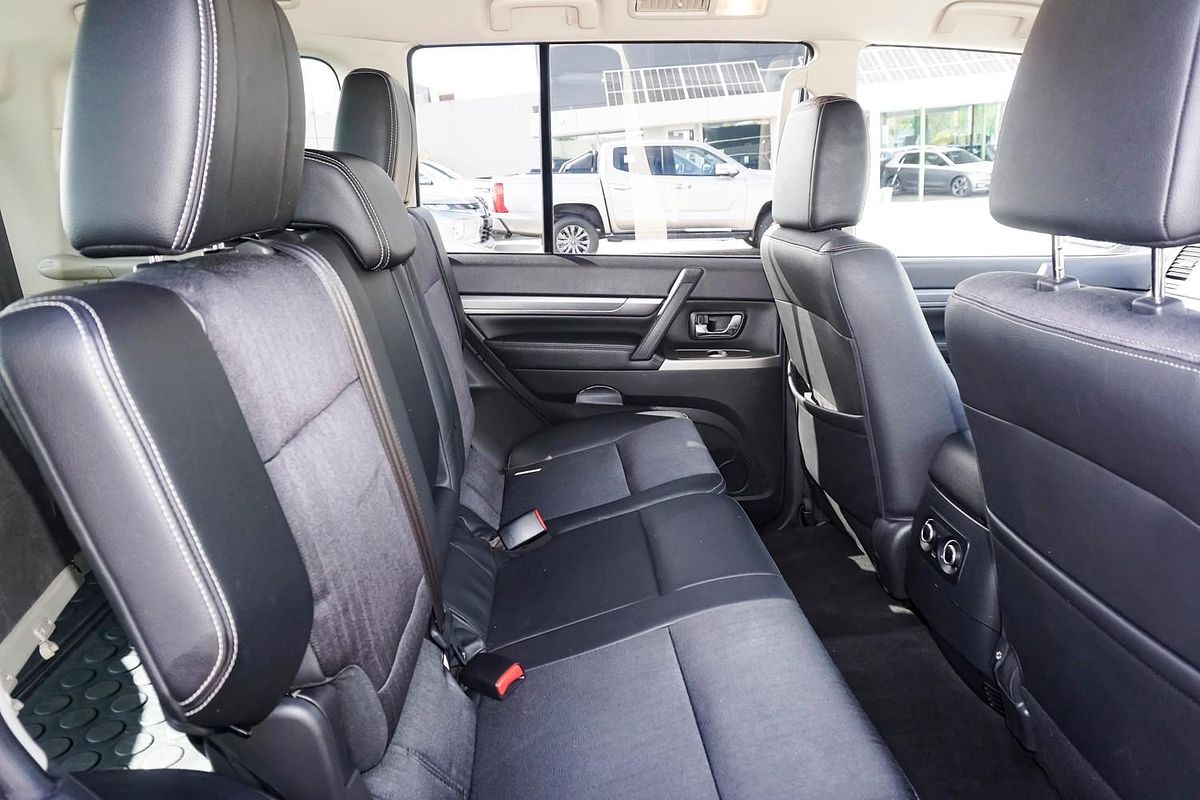2017 Mitsubishi Pajero GLS NX