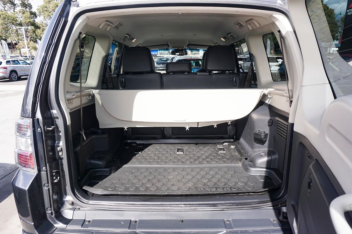 2017 Mitsubishi Pajero GLS NX