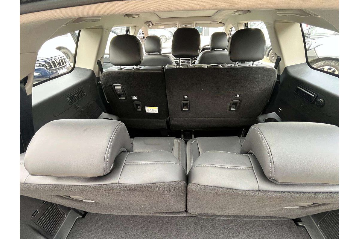 2025 Mahindra XUV700 AX7L