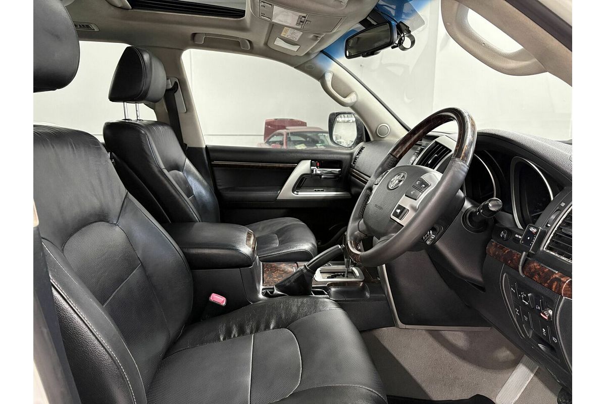 2014 Toyota Landcruiser Sahara VDJ200R