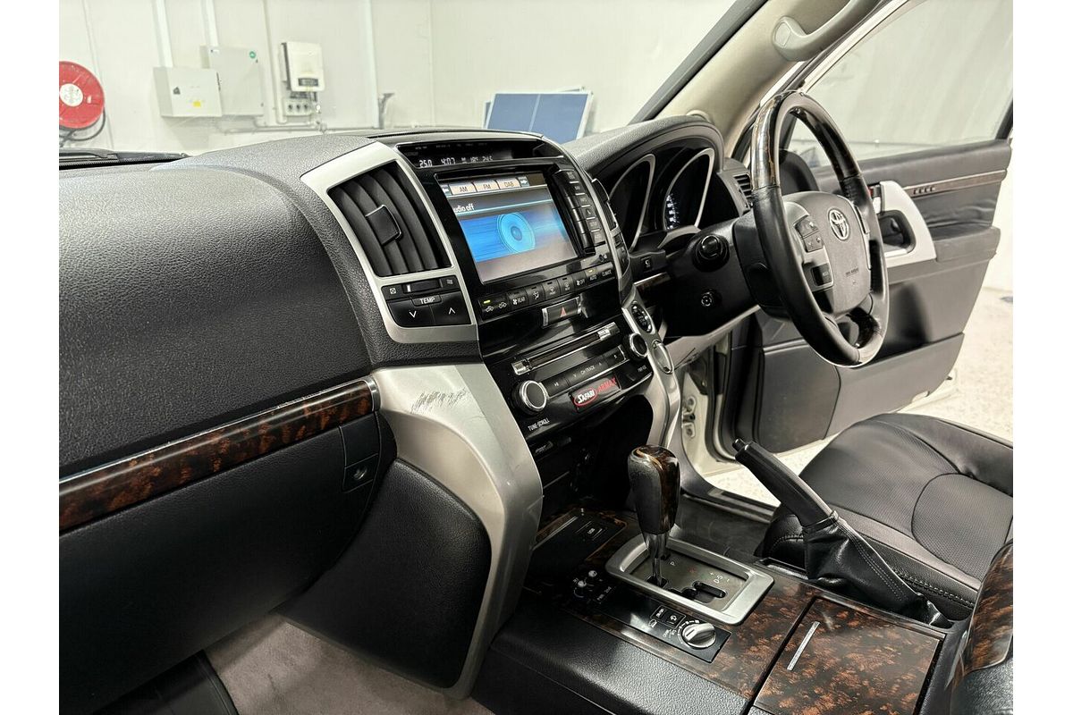 2014 Toyota Landcruiser Sahara VDJ200R