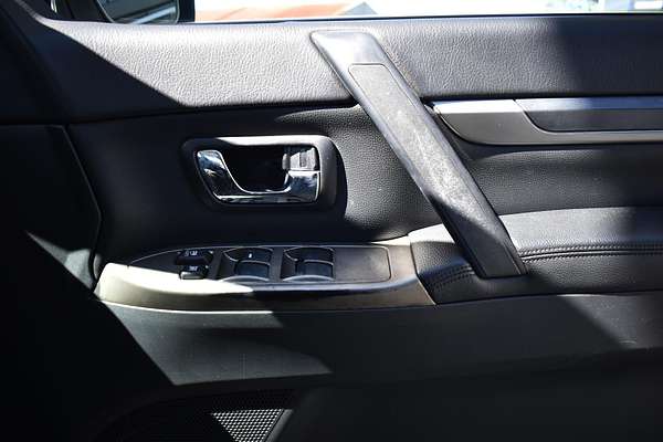 2019 Mitsubishi Pajero GLS NX