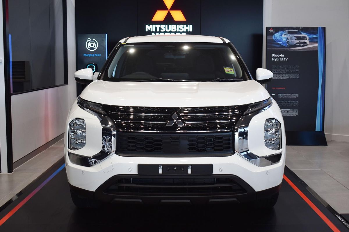 2024 Mitsubishi Outlander PHEV ES ZM