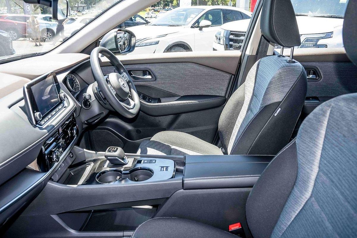 2024 Nissan X-TRAIL ST T33