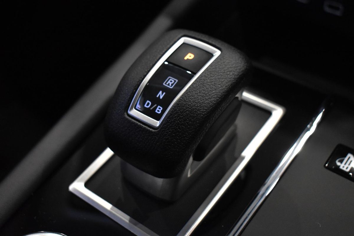 2024 Mitsubishi Outlander PHEV ES ZM
