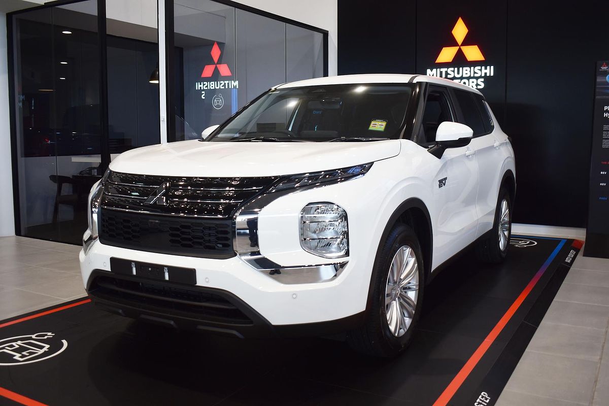 2024 Mitsubishi Outlander PHEV ES ZM