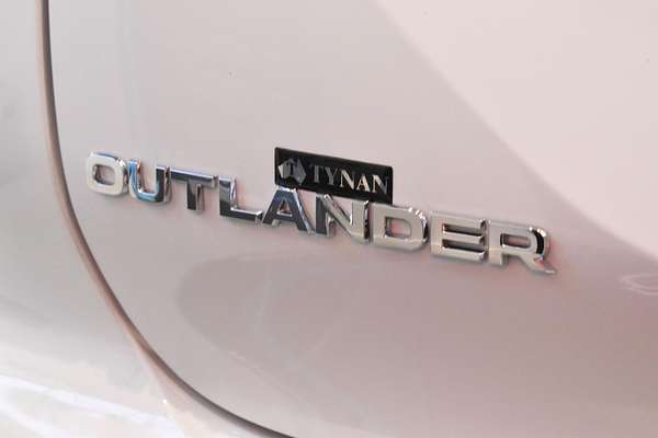 2024 Mitsubishi Outlander PHEV ES ZM