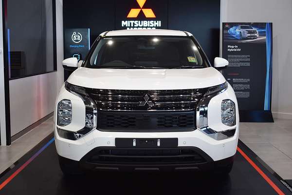 2024 Mitsubishi Outlander PHEV ES ZM