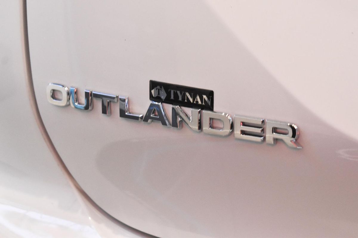2024 Mitsubishi Outlander PHEV ES ZM