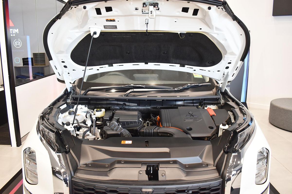 2024 Mitsubishi Outlander PHEV ES ZM
