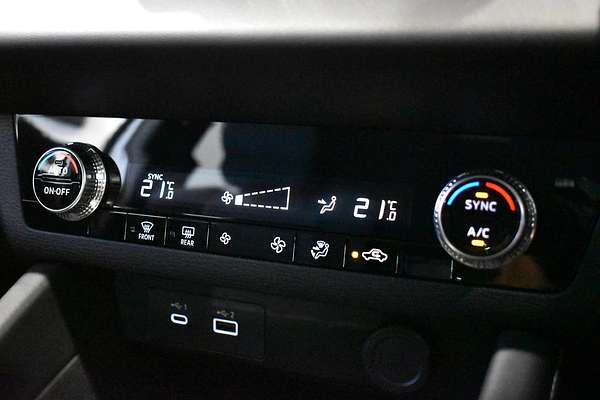 2024 Mitsubishi Outlander PHEV ES ZM