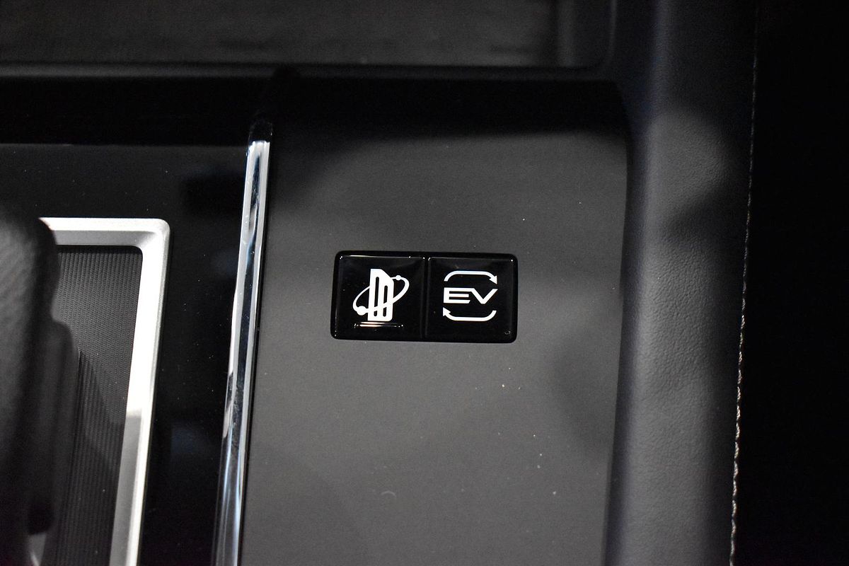 2024 Mitsubishi Outlander PHEV ES ZM
