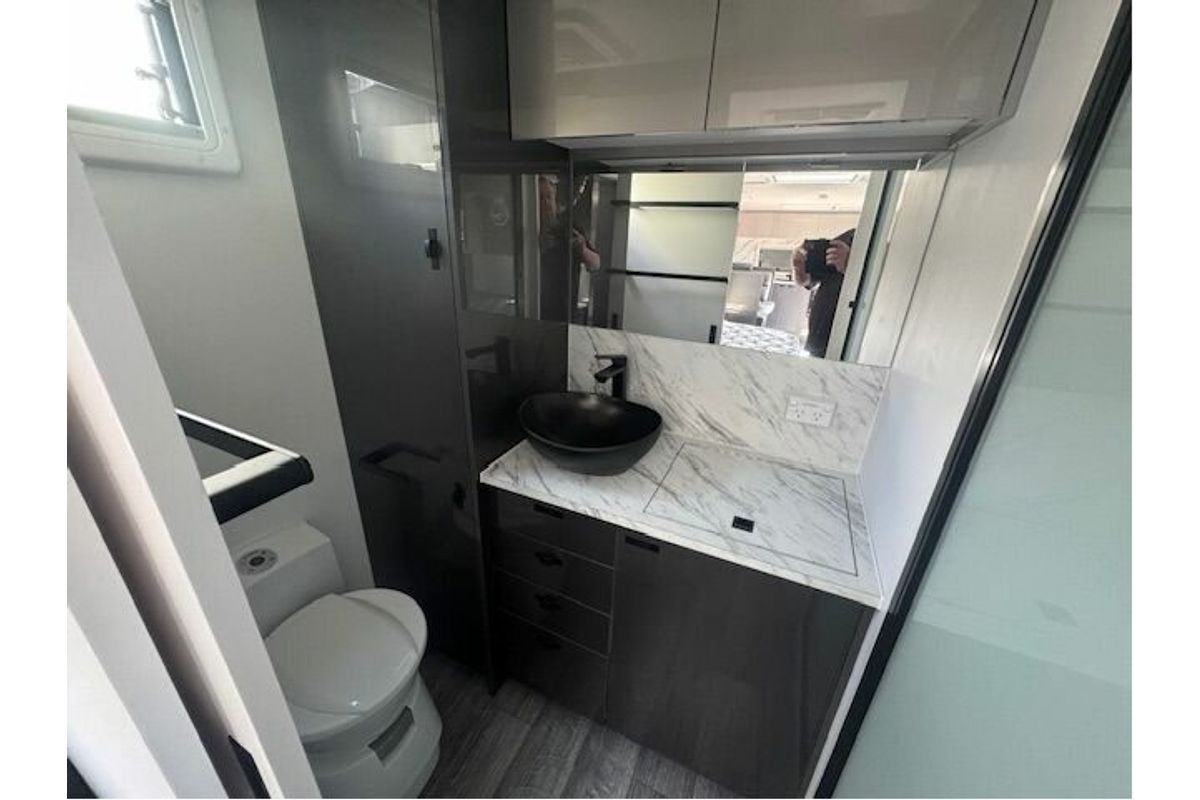 2024 Lotus Caravans Hollywood